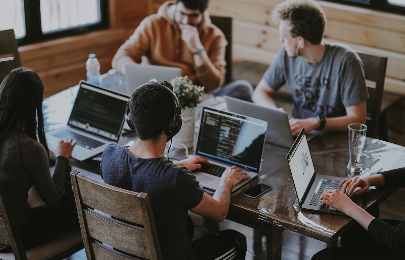 How to Create a Winning Freelancer Profile (Upwork & Fiverr Basics)