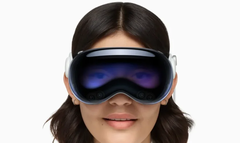 Apple might release a $2,000 Vision headset next year