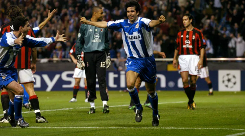 Juan Carlos Valerón celebrates Deportivo's second goal against AC Milan